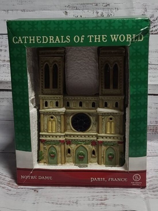 International Trading Cathedrals of the World Light Up Notre Dame - 1990's - NEW - Picture 1 of 9